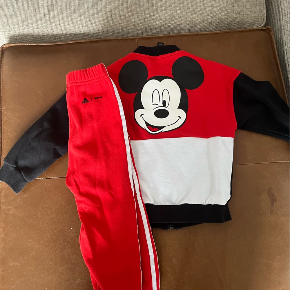 2-piece Adidas x Mickey jogger set